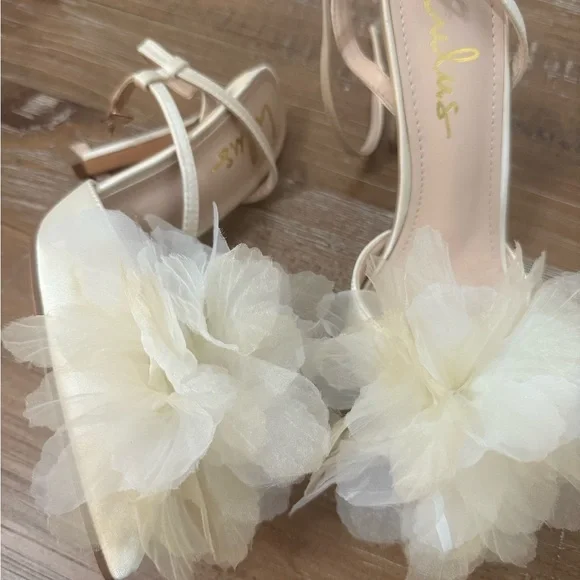 Lulu's Cream Floral Heels - Picture 4 of 8